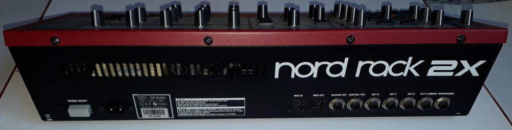 CLAVIA NORD RACK 2X arrire